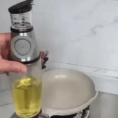 Aceitera en vidrio con medidor